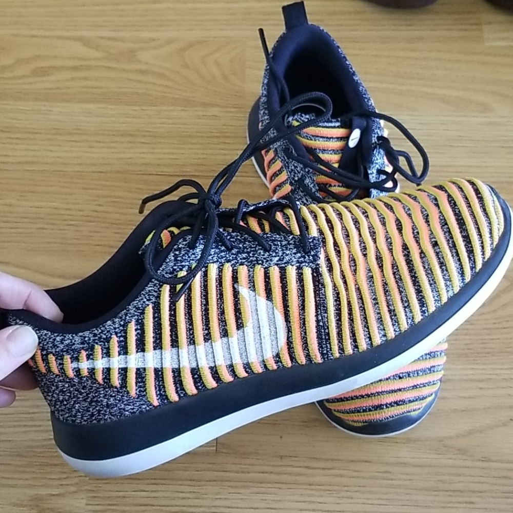 Nikes - Picture 2 of 3